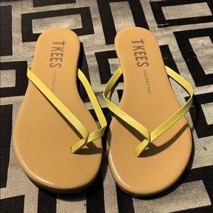 Women’s tkees colored tips thong flip flops
